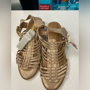 New Maurices Sandals Size 7 US